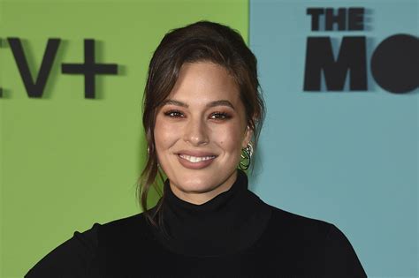 Ashley Graham révèle les prénoms de ses jumeaux。